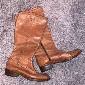 brown boots